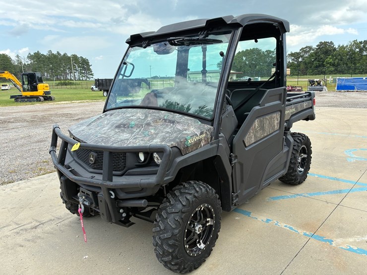 2023-john-deere-gator-image-4