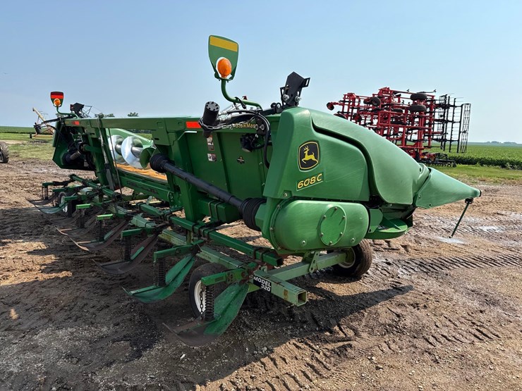 2012-john-deere-608c-image-3