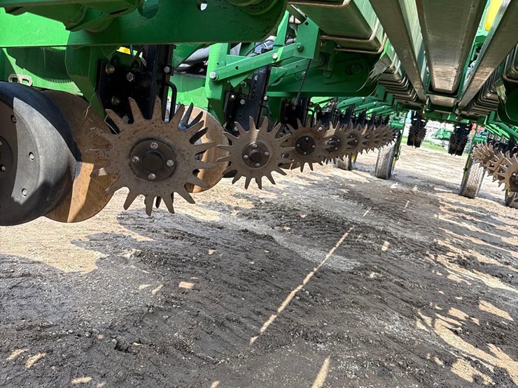 2006-john-deere-1770nt-image-58