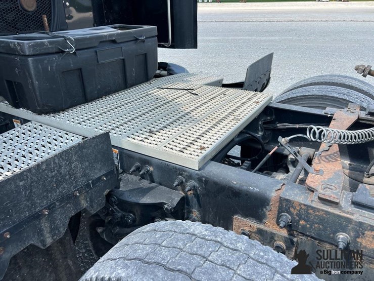 2015-peterbilt-579-image-15