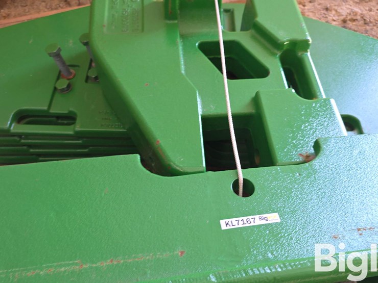 john-deere-weight-bracket-&-suitcase-weights-image-14