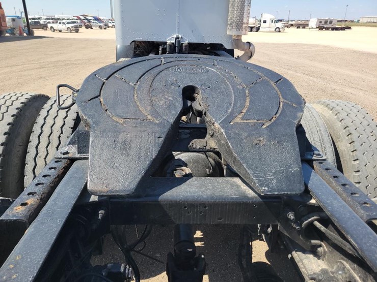 2013-peterbilt-365-image-19