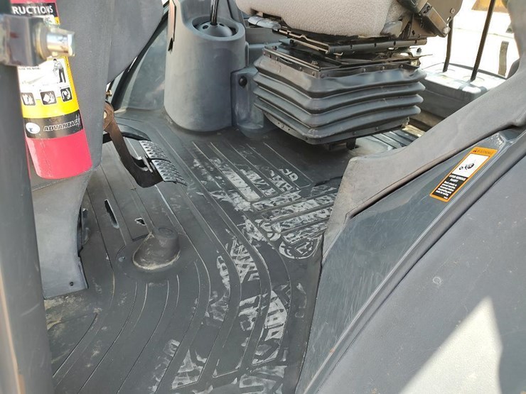 2011-deere-310sj-image-32