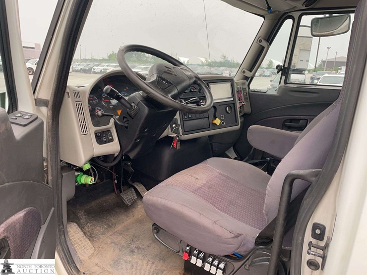 2017-international-durastar-4300-image-9