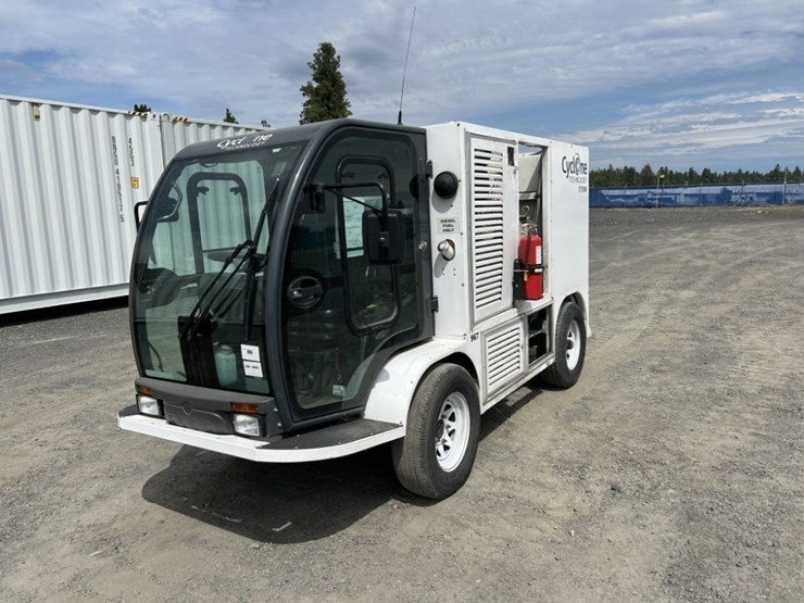 2013-cyclone-cy5500-surface-cleaning-truck-image-1