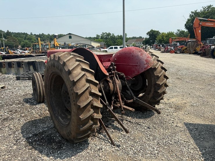 massey-ferguson-135-image-2