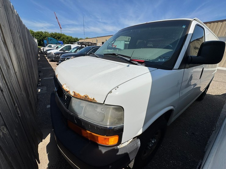 #1896-•-2008-chevy-express-van-image-1