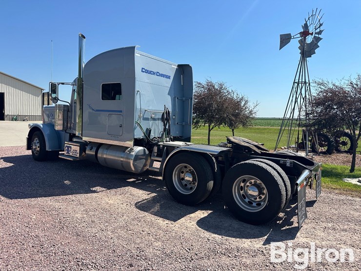 2020-peterbilt-389-image-7