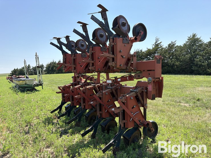 krause-4708-8r30"-no-till-cultivator-image-5