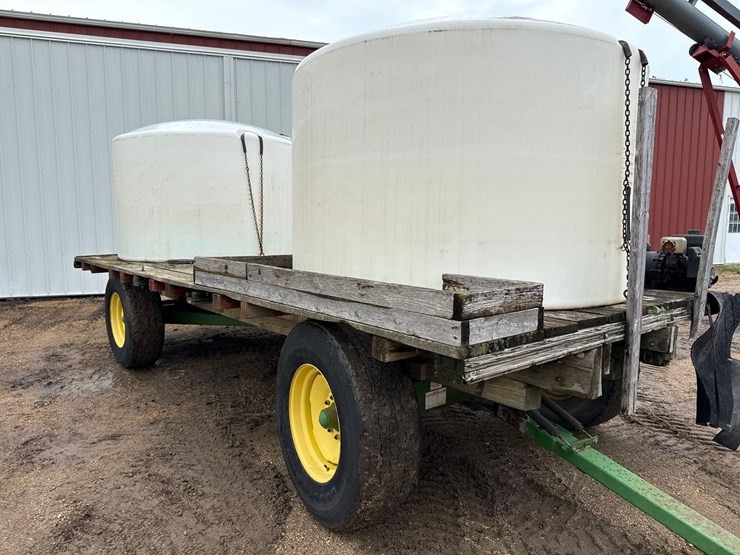 9ft-x-20-1/2ft-wooden-flatbed-w/-poly-tanks-&-pump-image-3