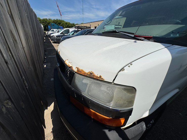 #1896-•-2008-chevy-express-van-image-26