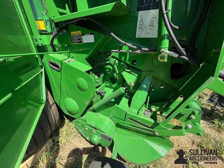 2010-john-deere-568-image-19