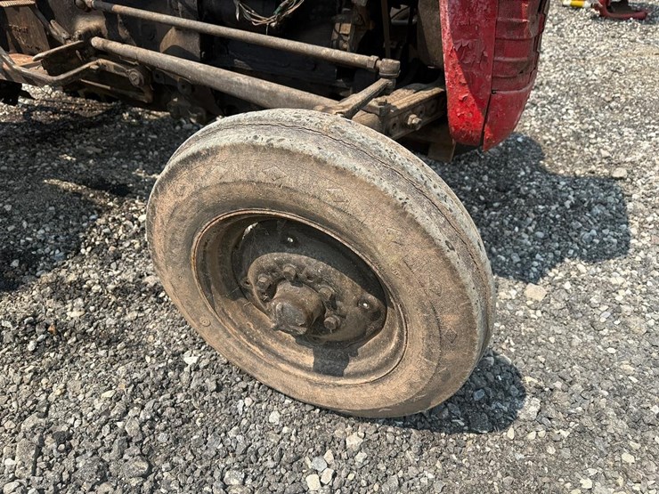massey-ferguson-135-image-9