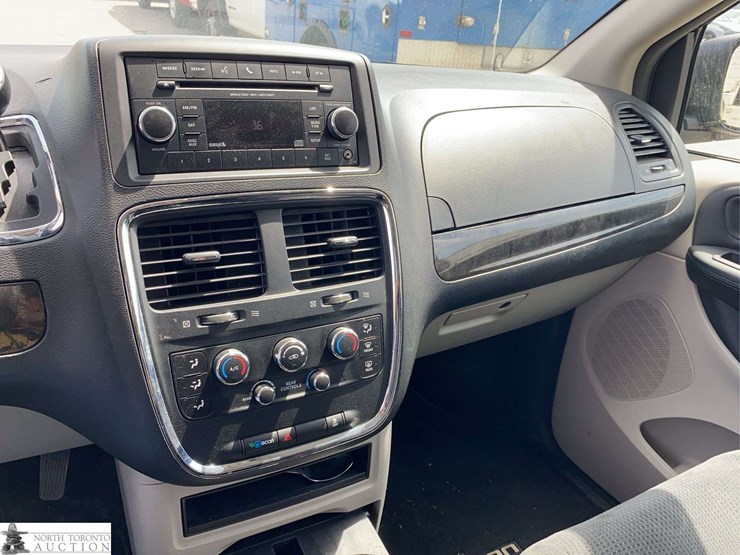 2017-dodge-grand-caravan-sxt-image-11