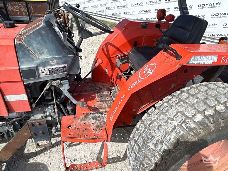 2002-kubota-l4300e-48hp-utility-tractor-w/-sweeper-and-box-blade-ripper-image-19