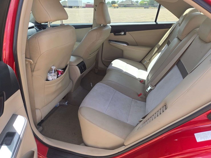 2014-toyota-camry-hybrid-le-sedan-4d-image-12
