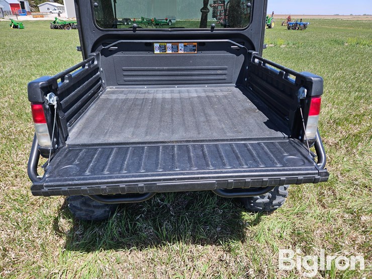 2022-john-deere-gator-image-9