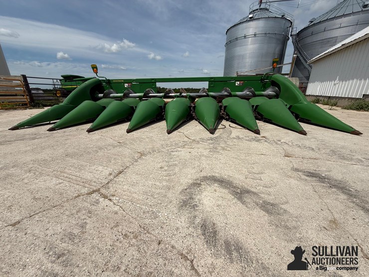 2017-john-deere-608c-image-2