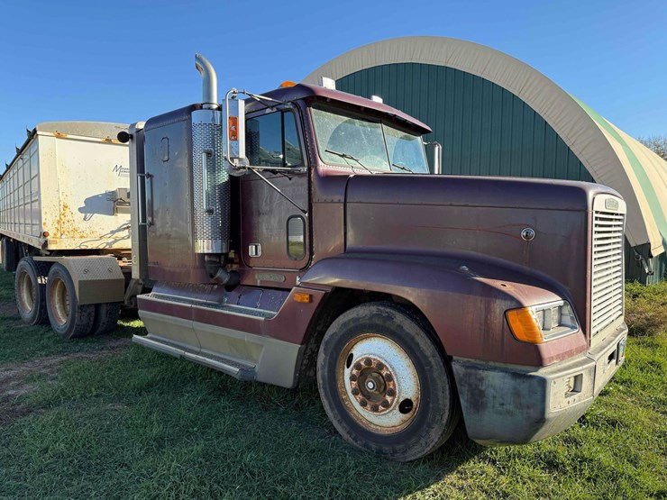 1996-freightliner-fld-semi-image-1