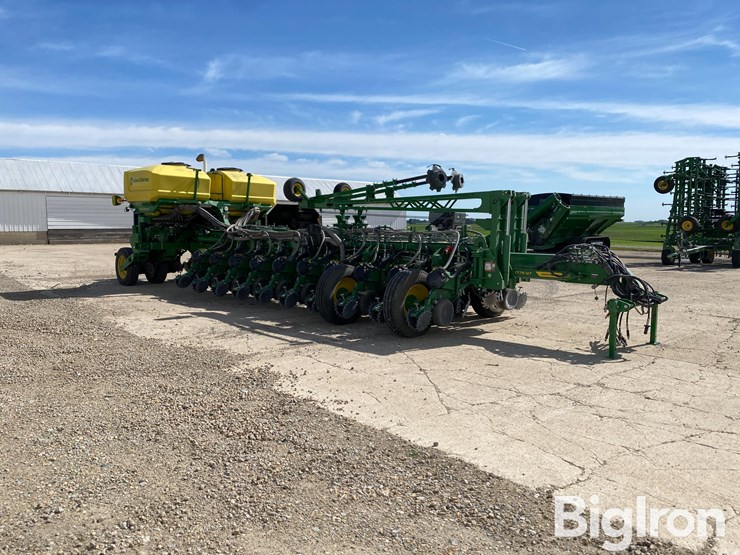 2022-john-deere-1775nt-image-3