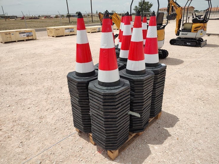 (125)-safety-traffic-cones-image-3