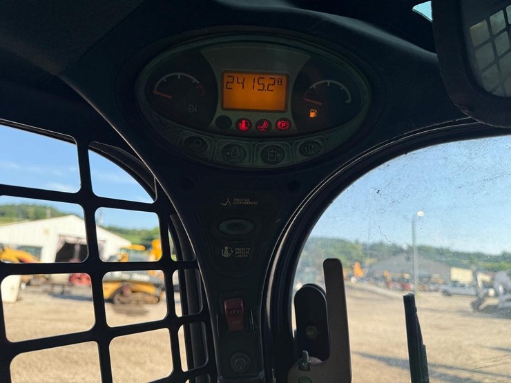 2013-bobcat-s650-image-24
