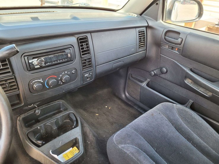2004-dodge-dakota-image-15