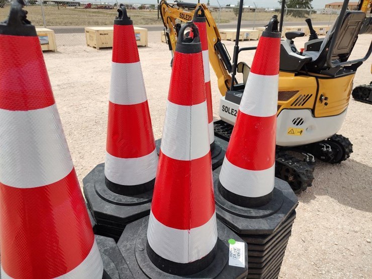 (125)-safety-traffic-cones-image-4