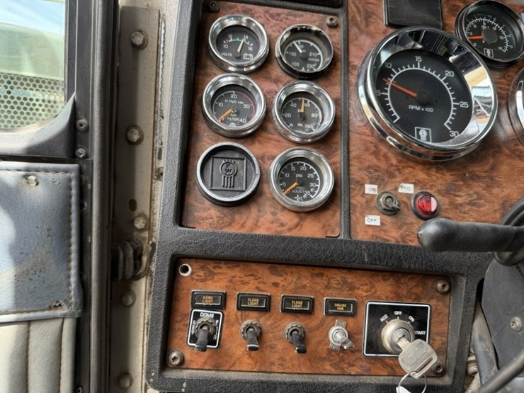 2000-kenworth-t800b-image-27