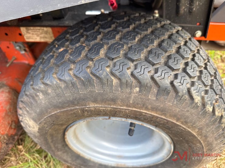 husqvarna-z254-zero-turn-mower-image-8