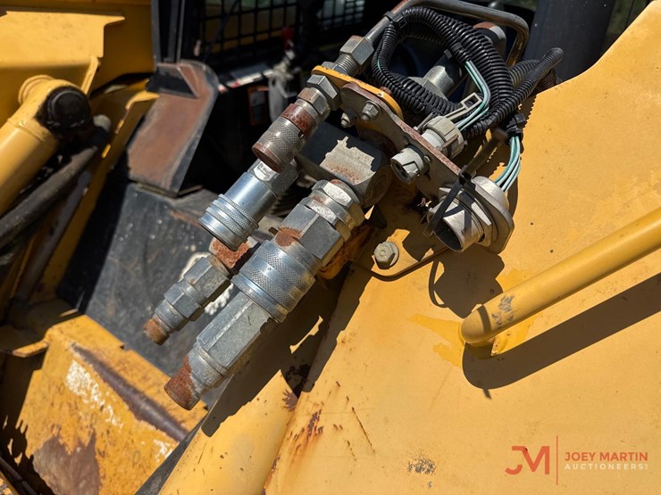 deere-ct332-image-9