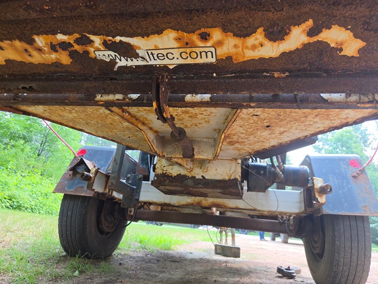 #1801-•-2016-altec-towable-wood-chipper-image-16