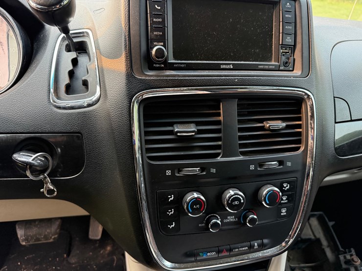 2013-dodge-caravan-image-33
