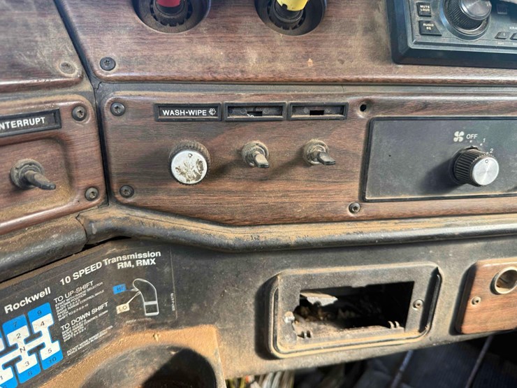 1998-freightliner-fld-semi-image-16