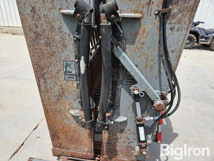 2021-moly-silencer-commercial-pro-wide-body-hydraulic-squeeze-chute-image-10