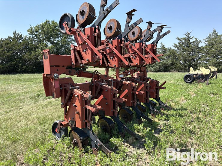 krause-4708-8r30"-no-till-cultivator-image-7
