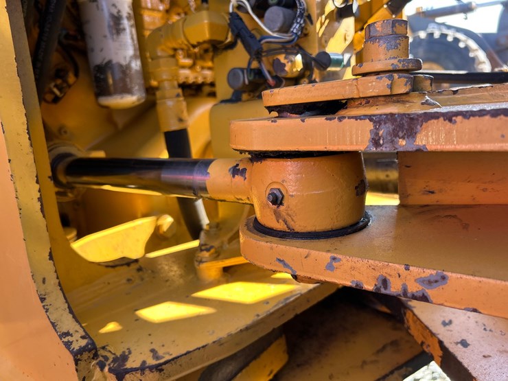 2012-deere-624k-image-36