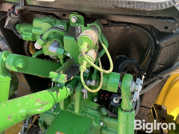2024-john-deere-3046r-image-10