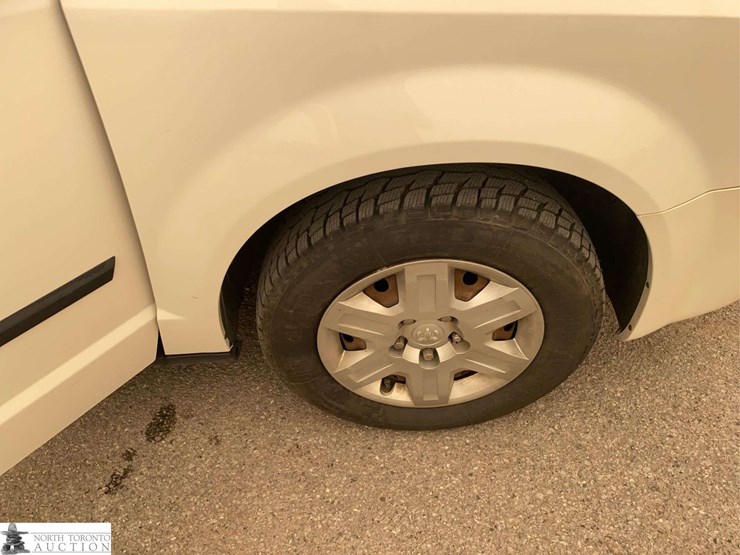 2010-dodge-grand-caravan-image-25