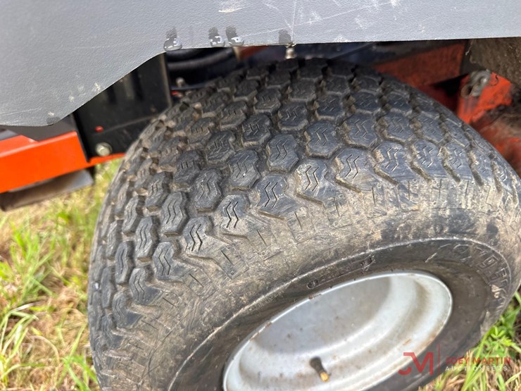 husqvarna-z254-zero-turn-mower-image-10