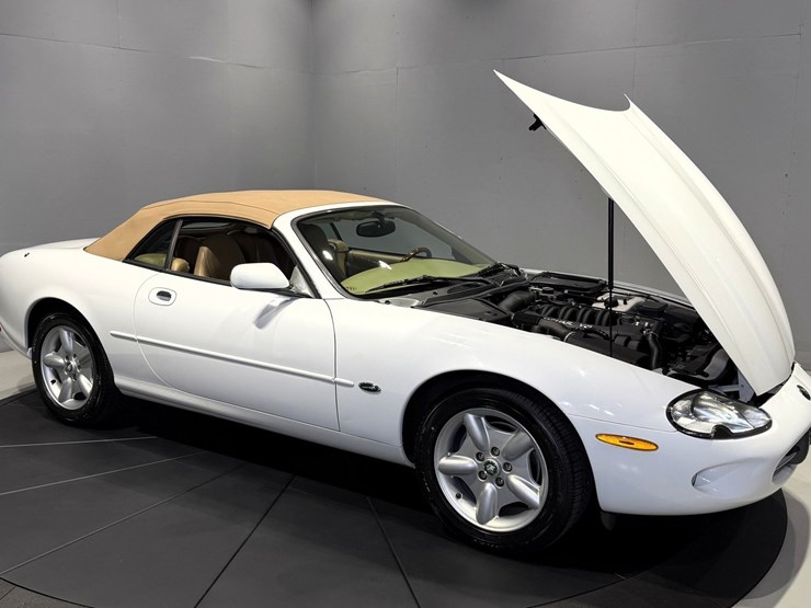 #1516-•-1997-jaguar-xk8-convertible-image-64