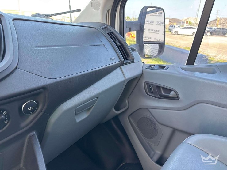 2015-ford-transit-image-16
