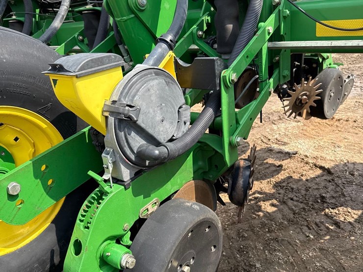 2006-john-deere-1770nt-image-12