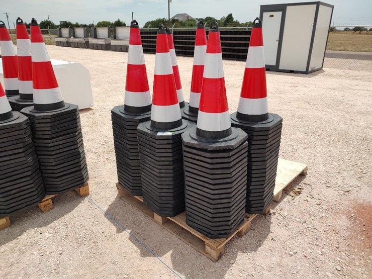 (125)-safety-traffic-cones-image-1