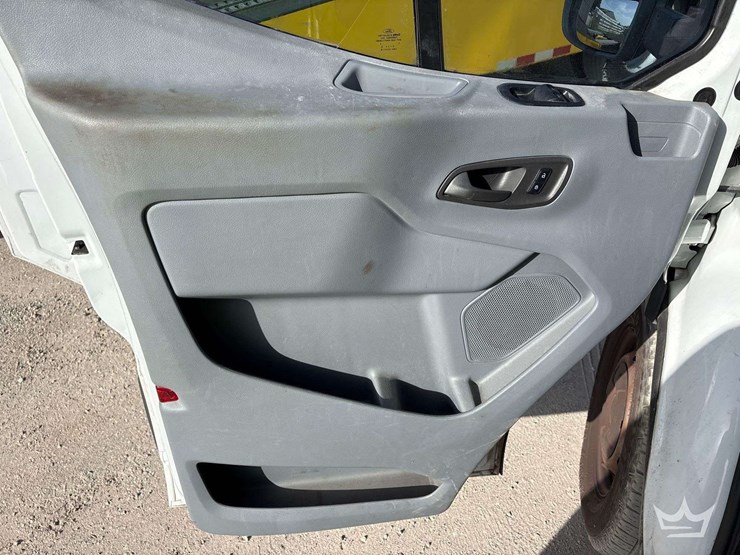 2015-ford-transit-image-12
