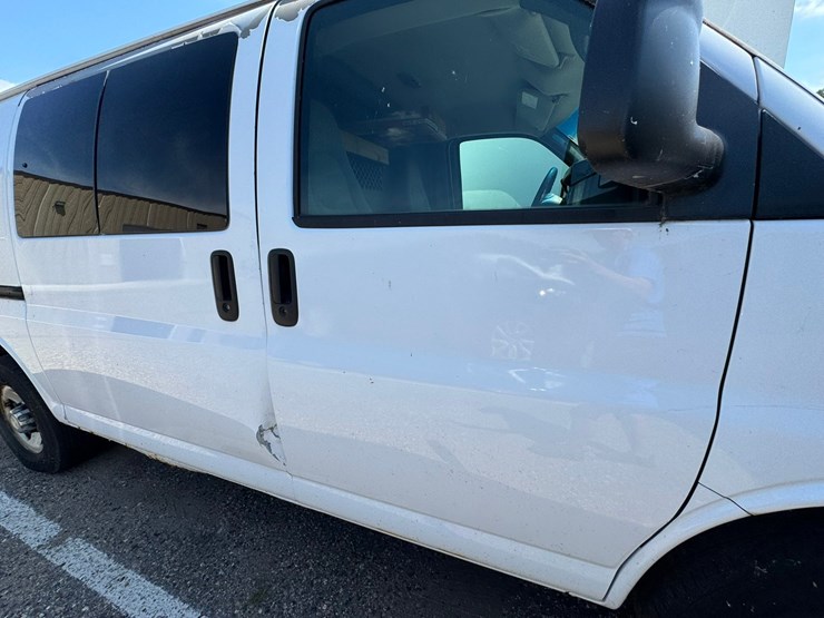 #1896-•-2008-chevy-express-van-image-11
