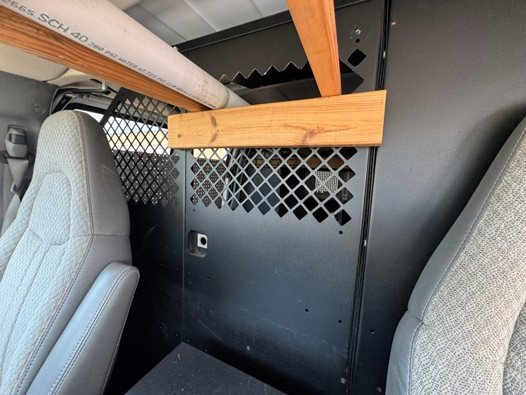 #1896-•-2008-chevy-express-van-image-31
