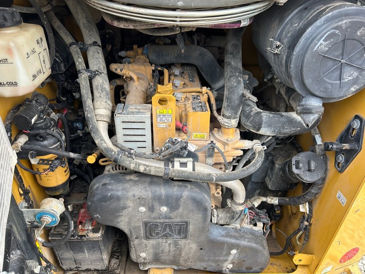 2022-caterpillar-262d3-image-29