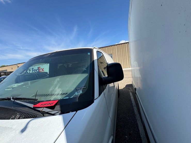 #1896-•-2008-chevy-express-van-image-28