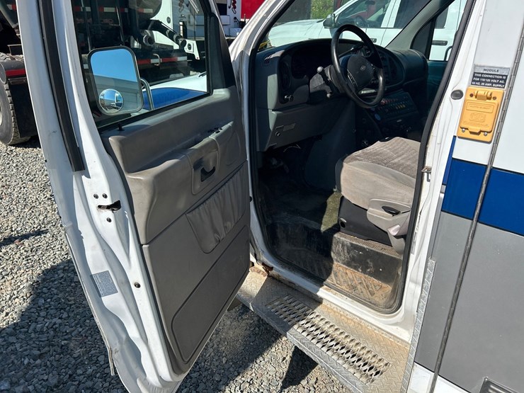 2000-ford-e350-image-65